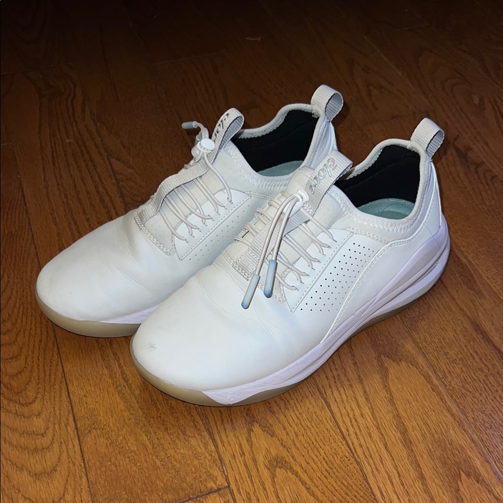 Women’s clove sneakers